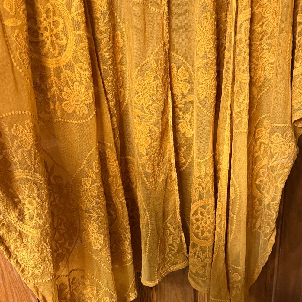 Golden Floral Kimono Cover Up NEW One Size Vibrant and Stylish! - Picture 4 of 8